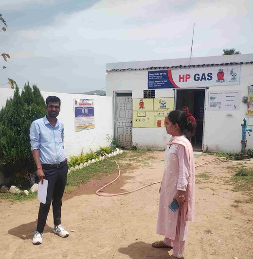 गैस की जमाखोरी पर प्रशासन का प्रहार, कालाबाजारी रोकने के लिए छापेमारी दल सक्रिय